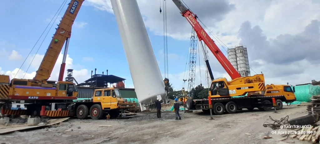 Mobile crane instalasi mesin pabrik kawasan industri Cikarang