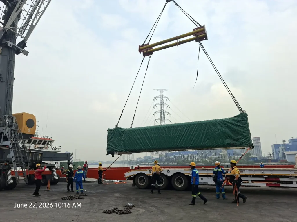  Peralatan rigging crane yang lengkap termasuk wire rope sling shackle spreader bar dan tag line untuk operasional lifting aman