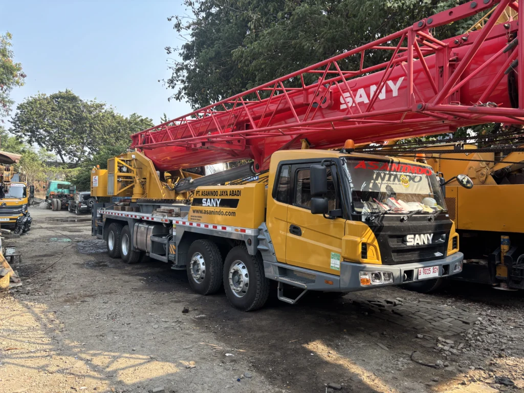 Armada mobile crane PT Asanindo Jaya Abadi siap melayani sewa crane terdekat di seluruh wilayah DKI Jakarta 24 jam untuk berbagai kebutuhan proyek konstruksi dan industri